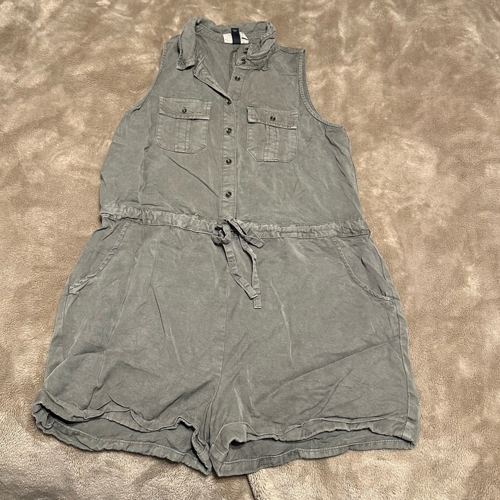 Universal Thread Olive Green Garment